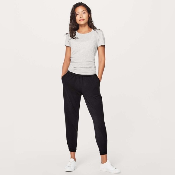 Lululemon Twisted & Tucked Pant 25" Black Size 4 - Picture 1 of 8